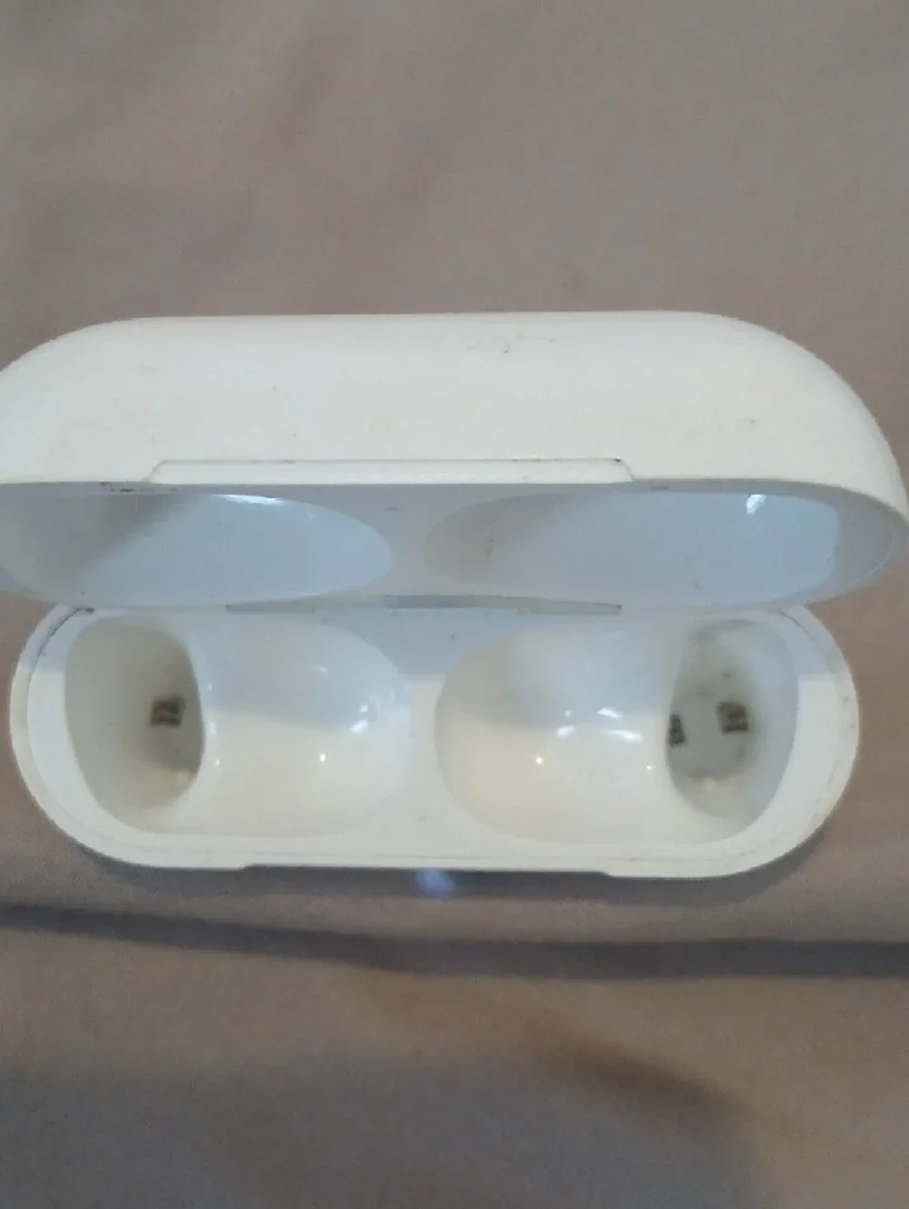 Apple A2700 Wireless Earbud Charging Case (ONLY)